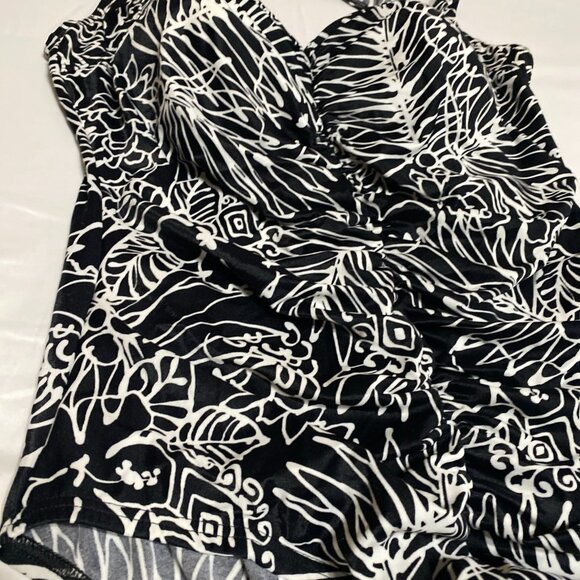 NWOT It Figures! One Piece Ruched Front A10291 24 Black Swimsuit - Picture 3 of 8